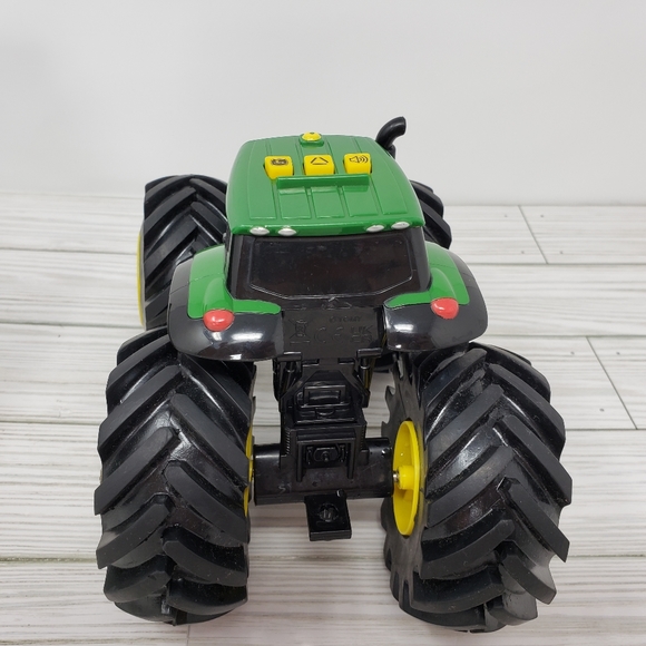 Tomy John Deere Monster Tread Tractor & Trailer Flaw - Picture 9 of 15